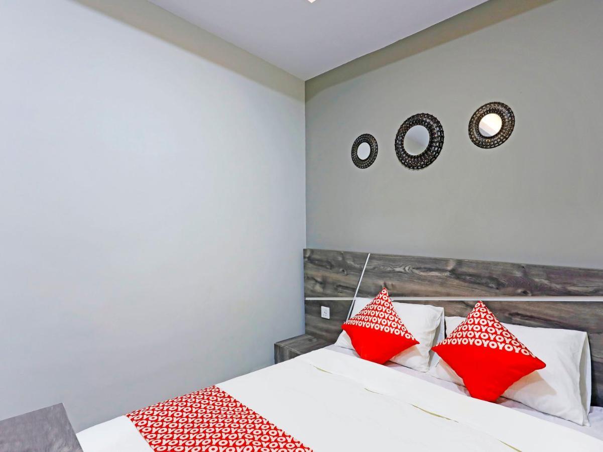 Capital O 91407 Kb Luxury Hostel Batam Bagian luar foto