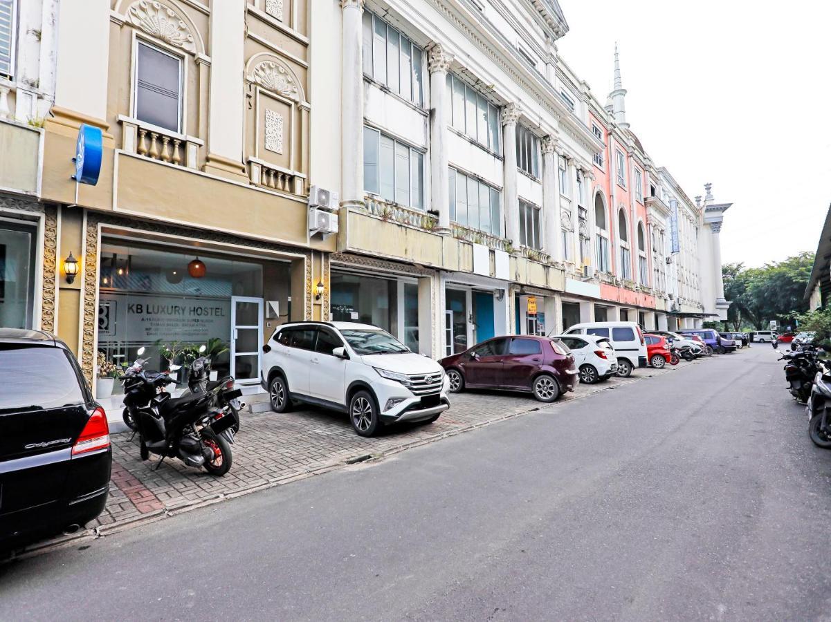 Capital O 91407 Kb Luxury Hostel Batam Bagian luar foto